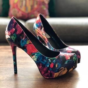 Steve Madden Platform Pumps